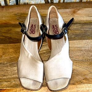A. S. 98 Anthropologie women’s size 9-9.5  (40) cream peekaboo sandals